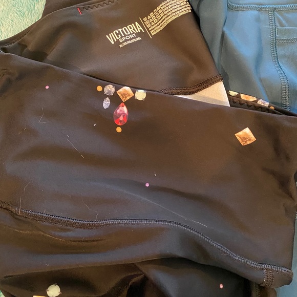 4 pairs of Victoria Sport leggings. - Picture 2 of 5
